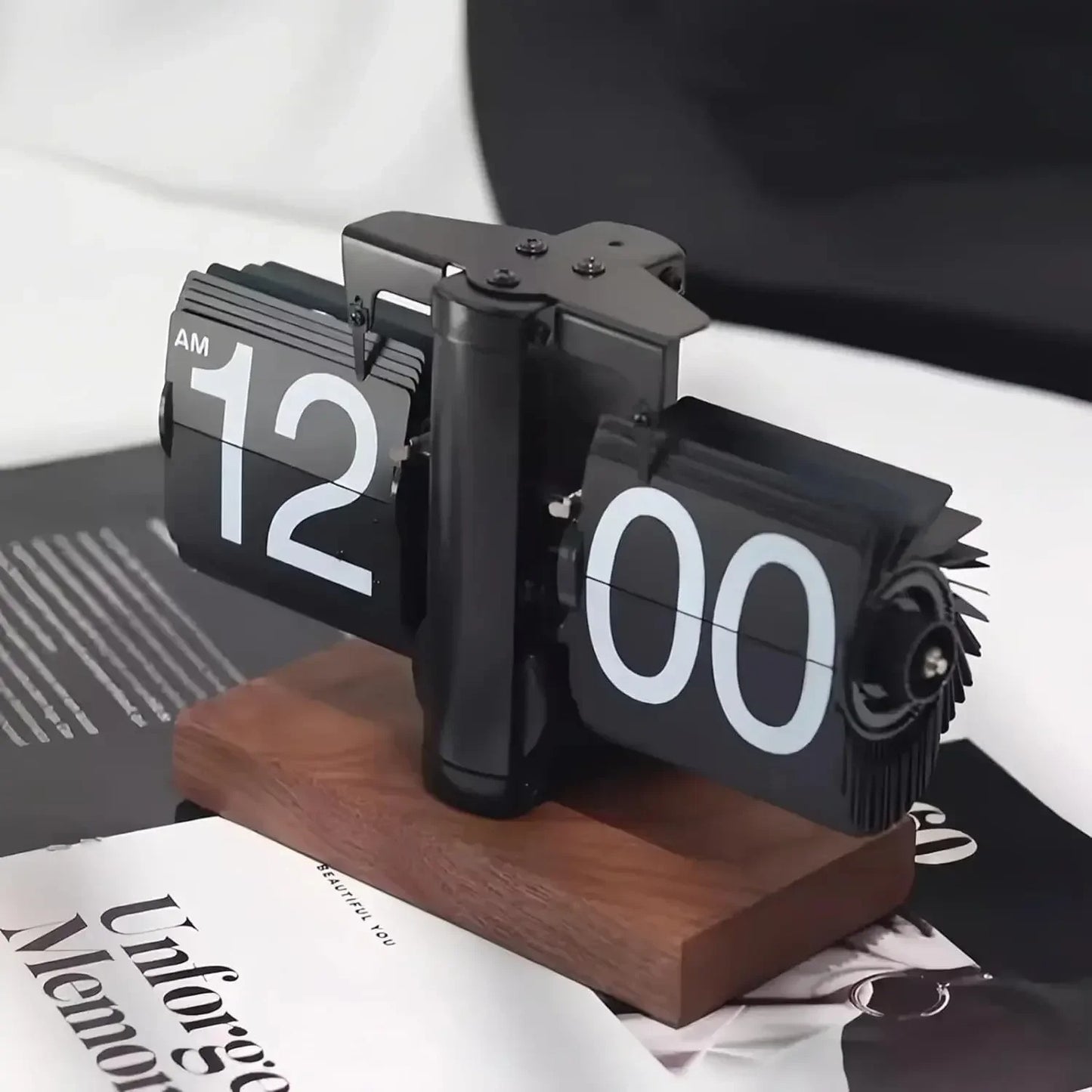 FlipFlow™ Retro Analog Desk Clock